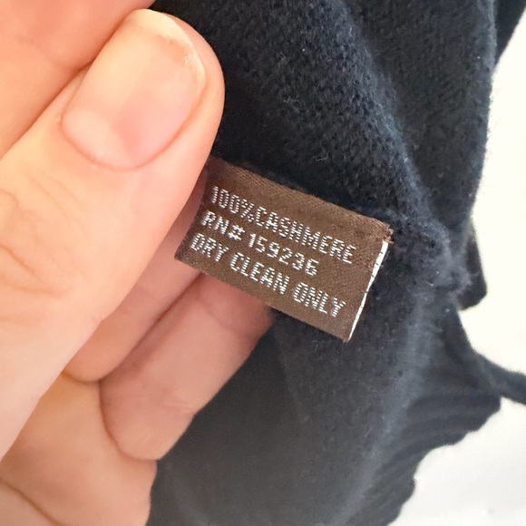 J. McLaughlin Women’s XS (measures larger) pure black roll neck cashmere sweater - Picture 4 of 7